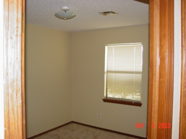 Building Photo - 800 Swan Lake Rd