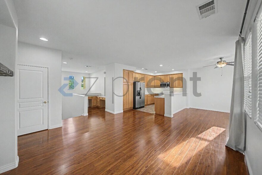 Building Photo - Unit 2