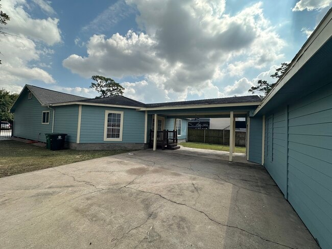 Building Photo - 7811 Helmers St