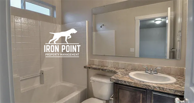 Building Photo - 3bed/2bath w/bonus room, 3 car garage, spl...