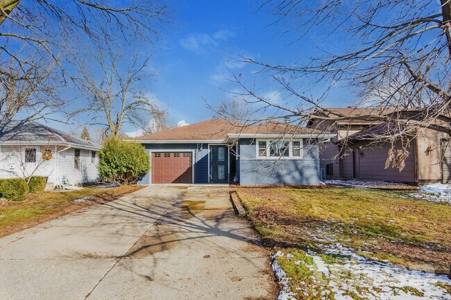 Building Photo - 7317 Clinton Ave