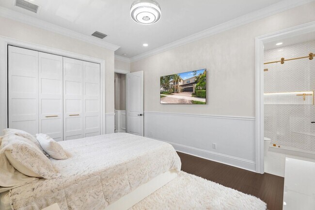 Building Photo - 112 Tulip Tree Ct
