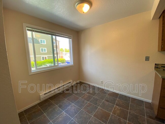 Building Photo - 938 N 100th St