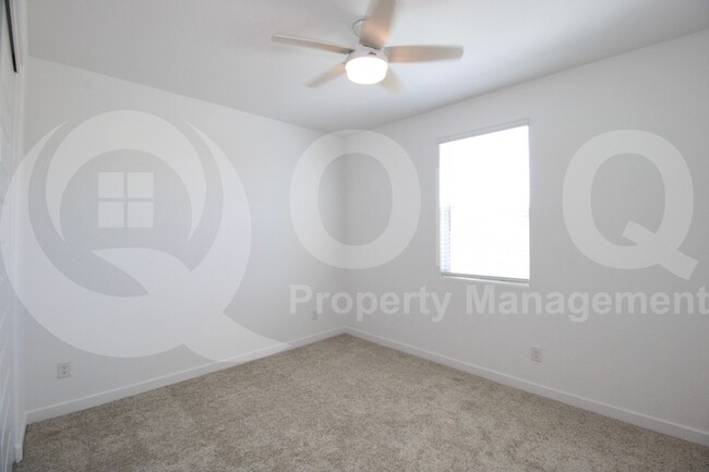 Building Photo - 3303 S Piedra Cir