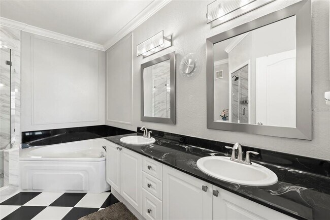 Building Photo - 2746 Via Tivoli