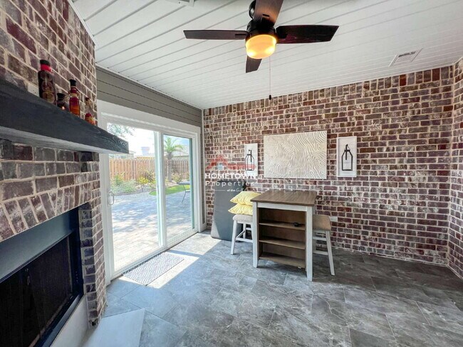 Building Photo - Furnished 3-Bed Oasis on Dunridge Drive wi...