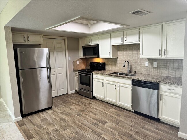Building Photo - 14777 Wunderlich Dr