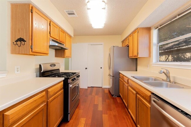 Building Photo - 10413 Hess Dr