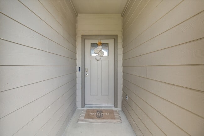 Building Photo - 403 Rain Water Ln