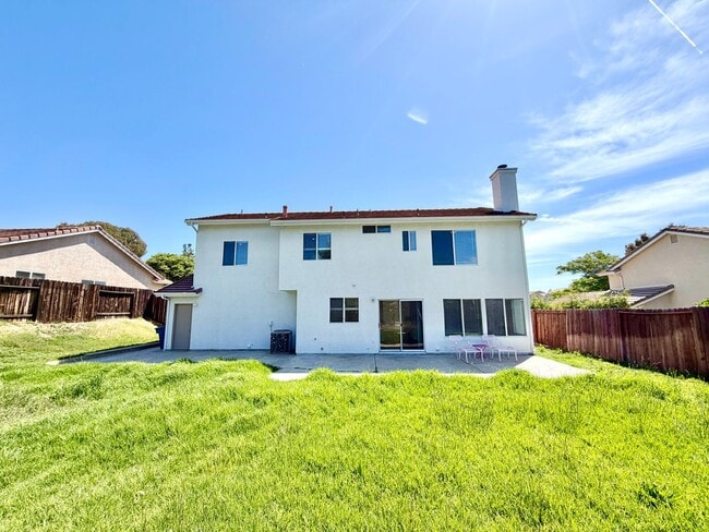 Building Photo - Stunning 4 Bedroom Home in California Tradewinds