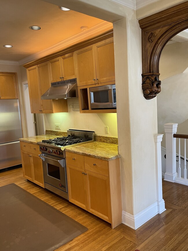 Building Photo - 408 Lombard St