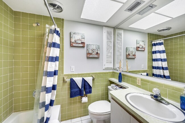 Building Photo - 1334 Chesapeake Ave