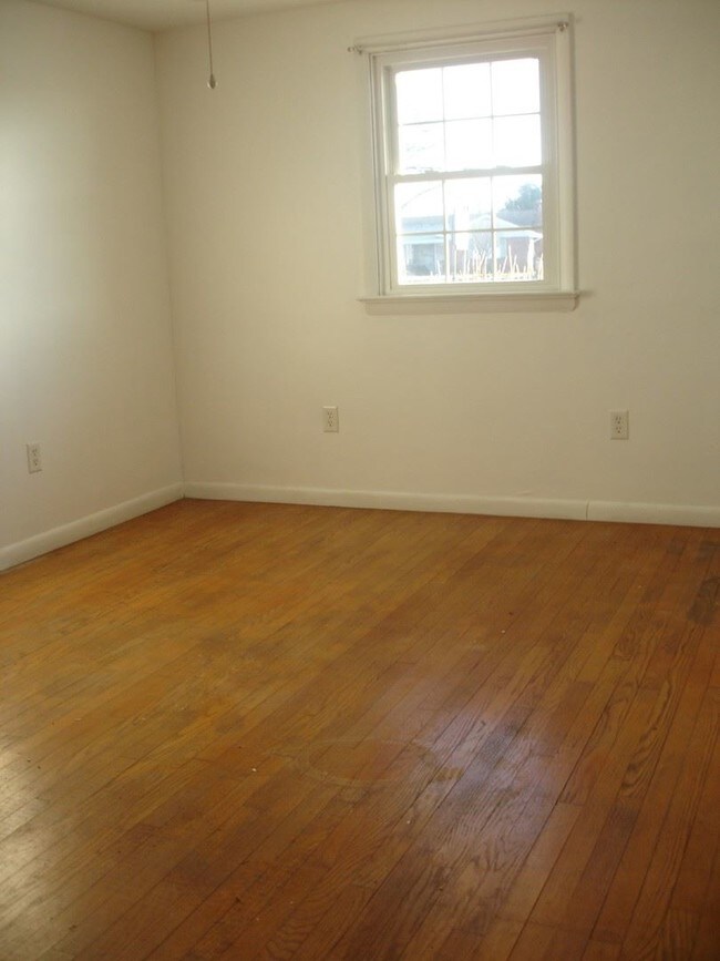 Building Photo - 2 br, 2 bath House - 1001 DEAVER ROAD