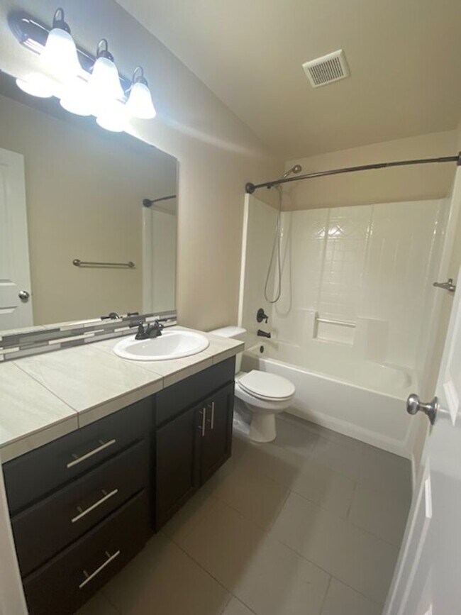 Building Photo - Beautifully Renovated 4 bedroom Home with attached 4 car garage!