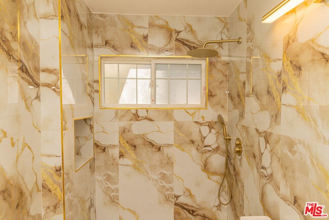 Building Photo - 5604 Valley Circle Blvd