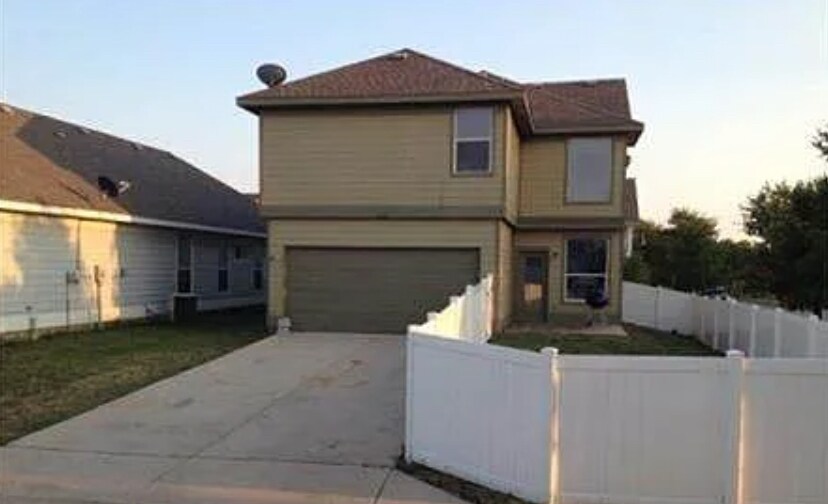Building Photo - 10201 Franklin Dr