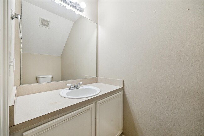 Building Photo - 18730 Sandelford Dr
