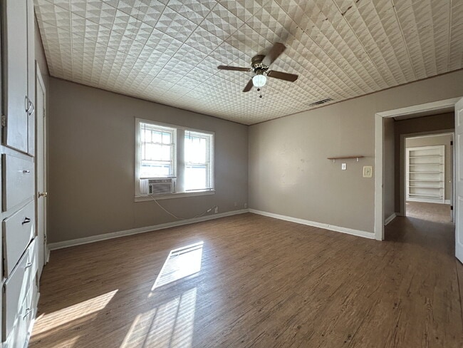 Building Photo - 2-Bedroom Home with Spacious 1267 Sq Ft in...