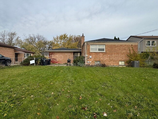 Building Photo - 1127 E 159th Pl