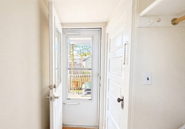 Building Photo - 86 Howard St