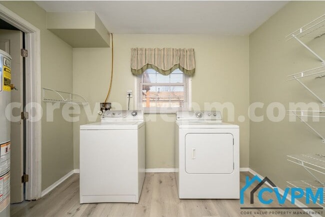 Building Photo - 7884 Huguenot Ct