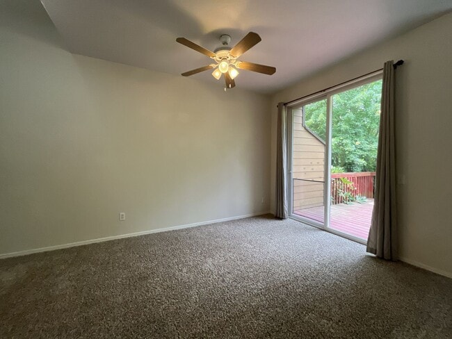 Building Photo - Spacious Three-Story Townhome Near Orenco Station with Attached Garage, Private Balcony, and Vaul...