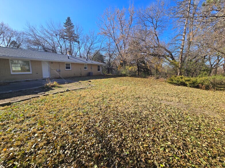 Building Photo - 2728 Edgewood Dr