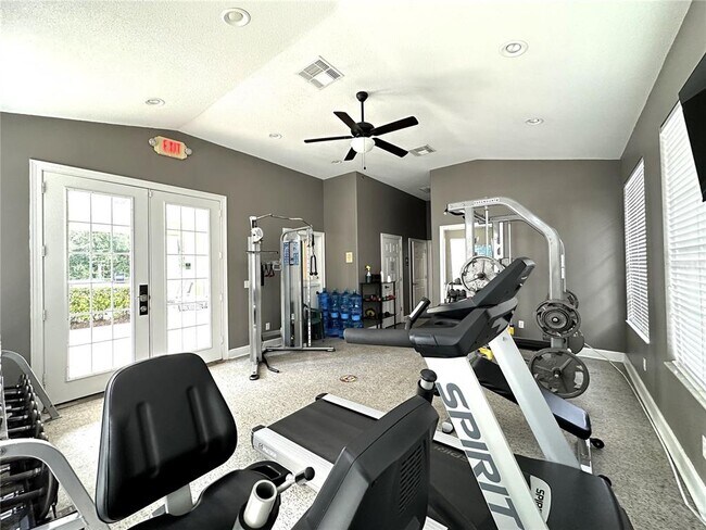 Building Photo - 16724 Rolling Green Dr