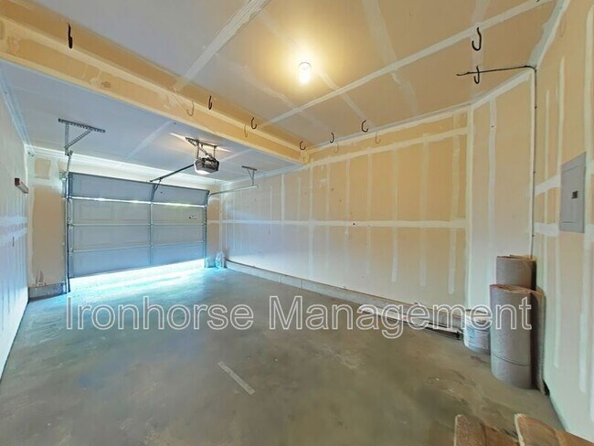Building Photo - 2471 Wheeler Dr