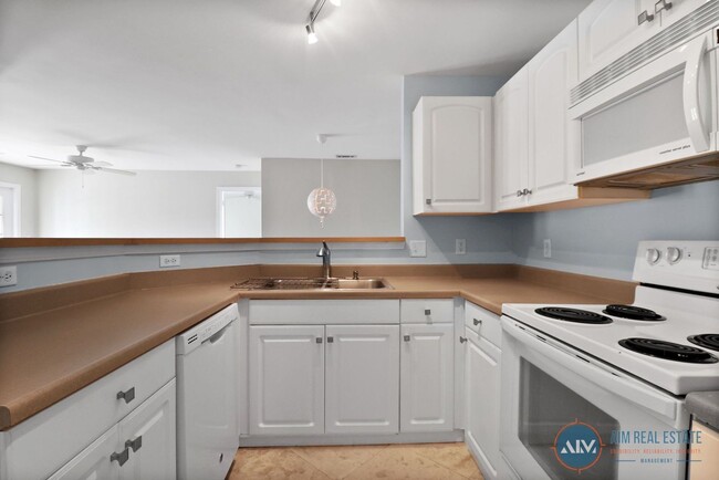 Building Photo - Bright, Freshly Updated 2BR/2BA Condo at T...
