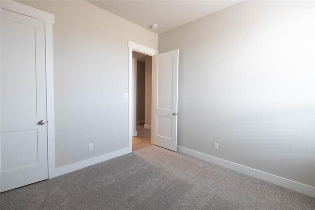 Building Photo - 2204 Inglenook Grv Dr