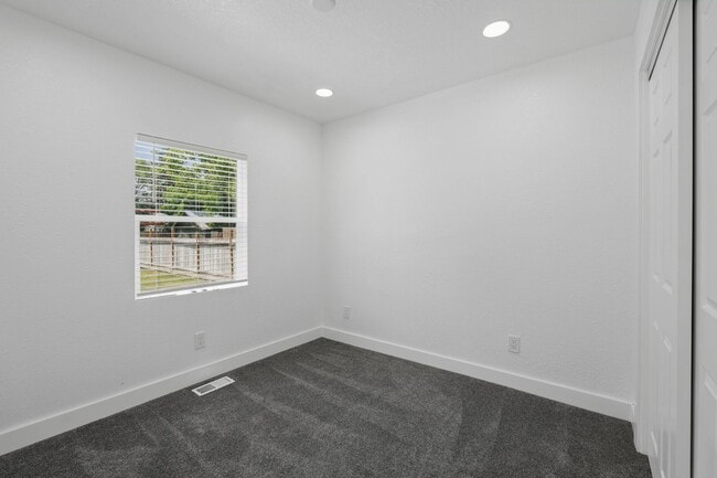 Building Photo - 14420 E Wellesley Ave