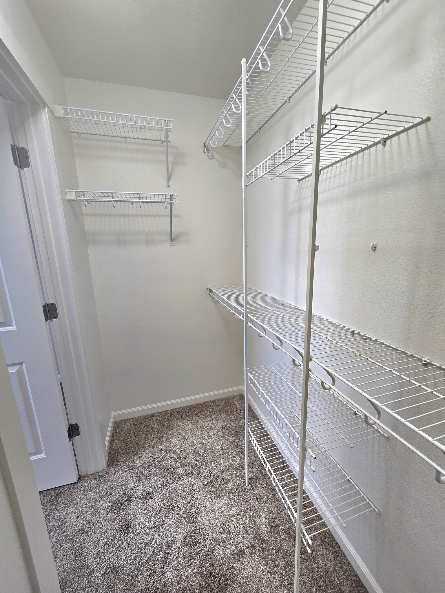 Building Photo - 591 W Kingsley St