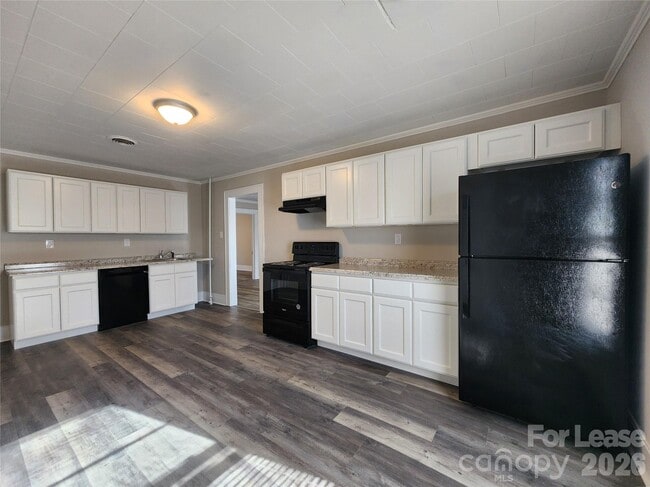 Building Photo - 1126 S Fulton St