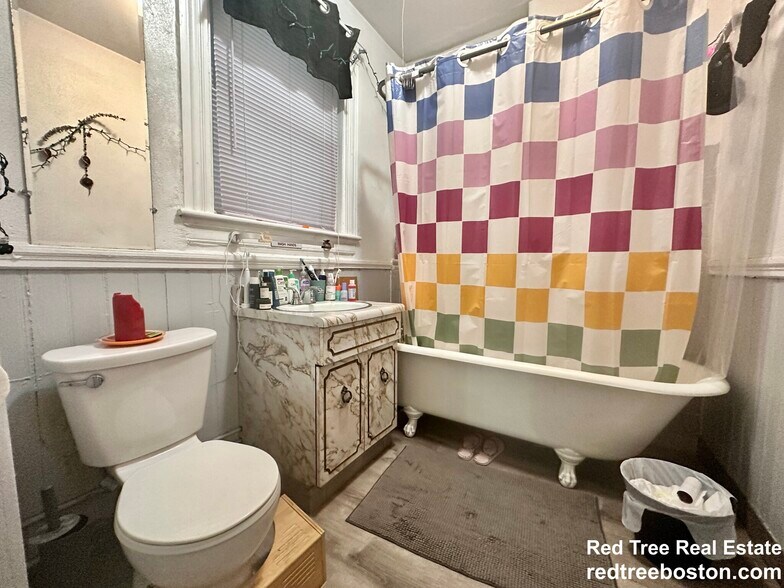 Building Photo - 52 Dustin St