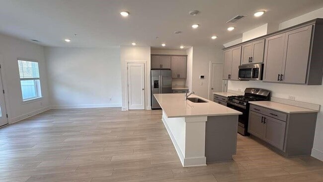 Building Photo - 183 Redbud Rd