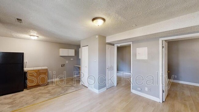 Building Photo - 714 E 3rd St