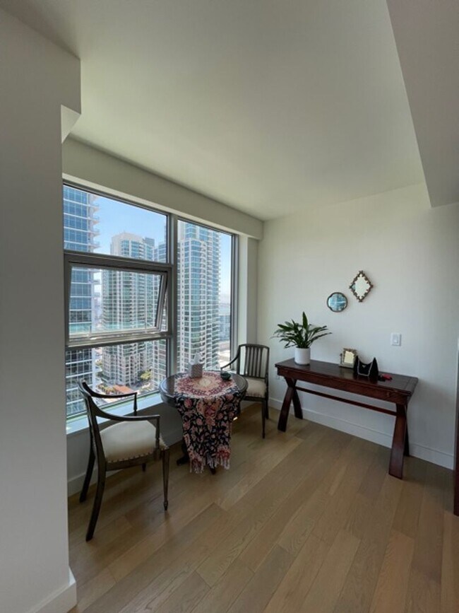 Building Photo - 2 Bedroom-2 Bathroom Fully Furnished Condo...