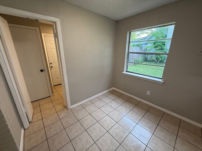 Building Photo - 1221 Holt Ave