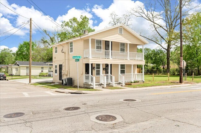 Building Photo - Move-In Special: $300 Off First Month if You Move by Feb 28, 2026!