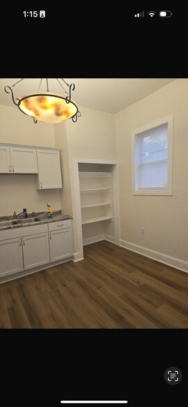 New Kitchen Cabinets and Countertops - 217 W Mitchell St