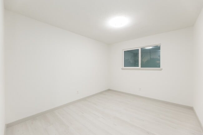 Building Photo - 7115 Falling Waters Dr