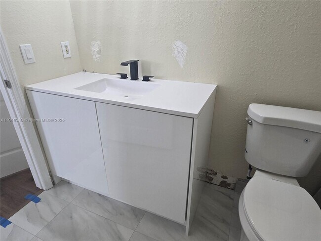 Building Photo - 2524 SE 16th Rd