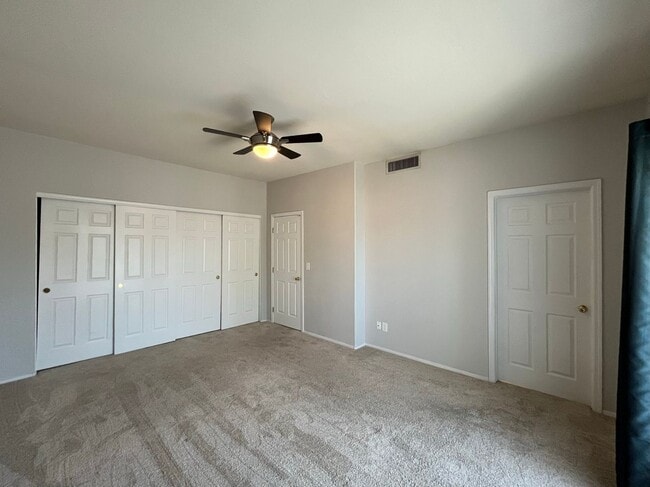 Building Photo - 2 Bedroom Townhome in the Stone Gate Commu...