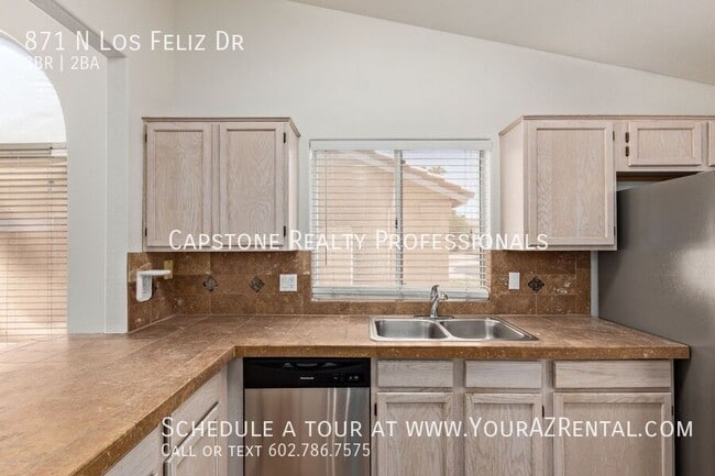 Building Photo - 871 N Los Feliz Dr