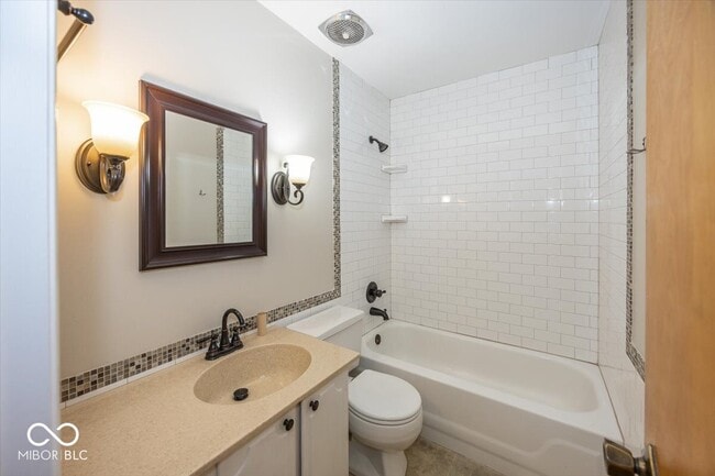 Building Photo - 130 Carmel View Dr