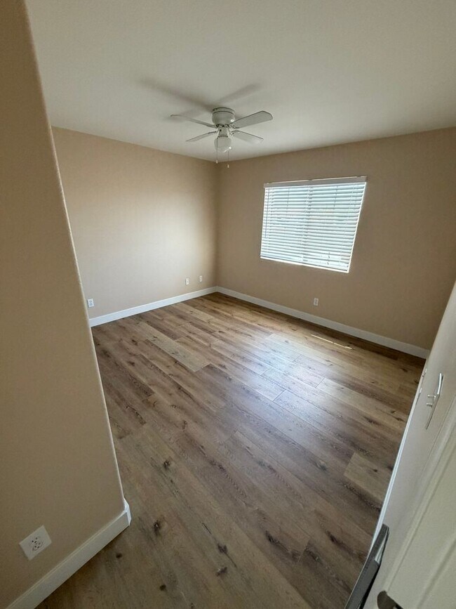 Building Photo - 16060 Edgewater Ln