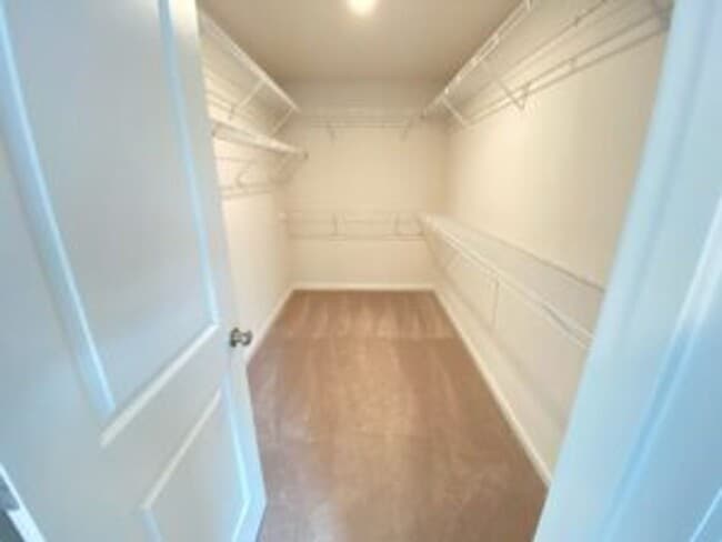 Building Photo - Like New in Longview!
