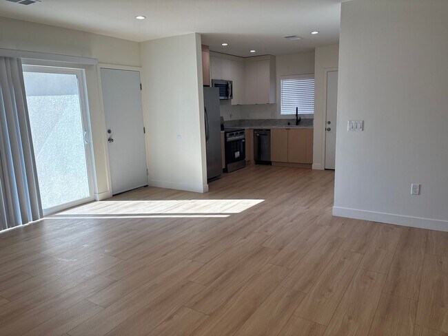 Building Photo - 11248 Lull St