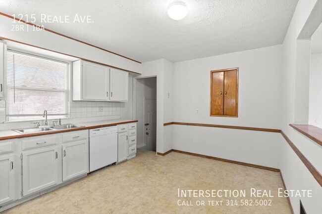 Building Photo - 1215 Reale Ave